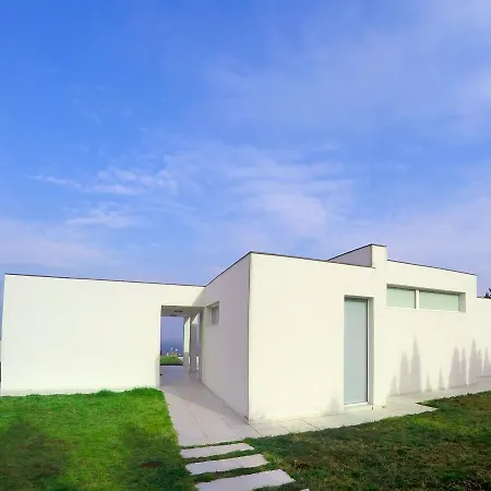 Villa 48 *